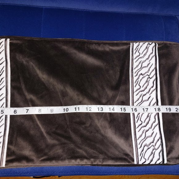 Decorative Pillow COVERS BUNDLE Nice Details Soft Materials SET of 3 - Picture 9 of 14